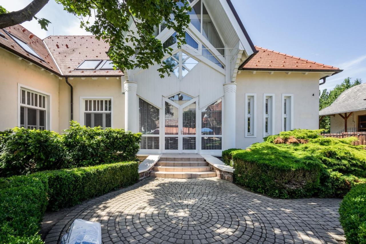 Hotel Clariss Balatonalmádi Kültér fotó